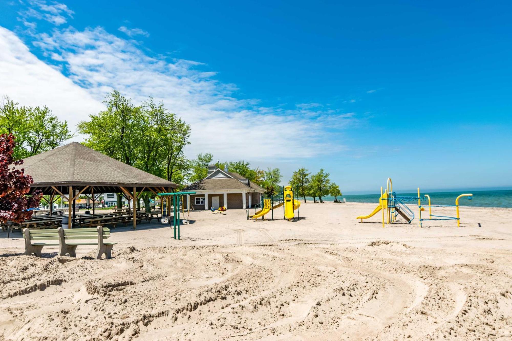 Sodus Point Home - Walkable To Beach! エクステリア 写真